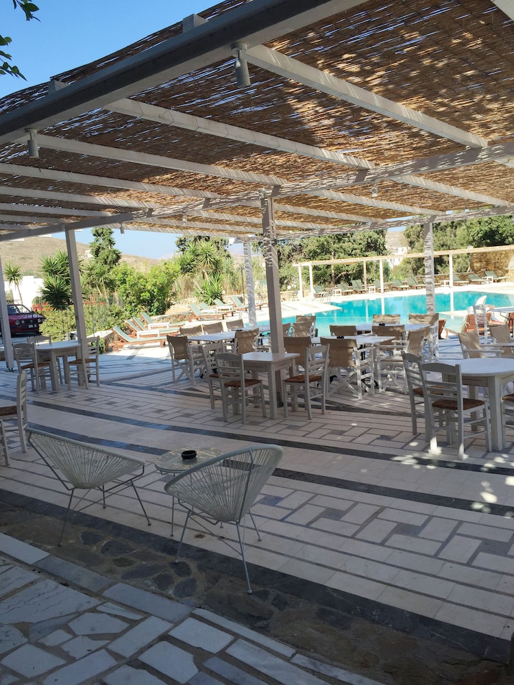 Armadoros Hotel / Ios Backpackers 33/47