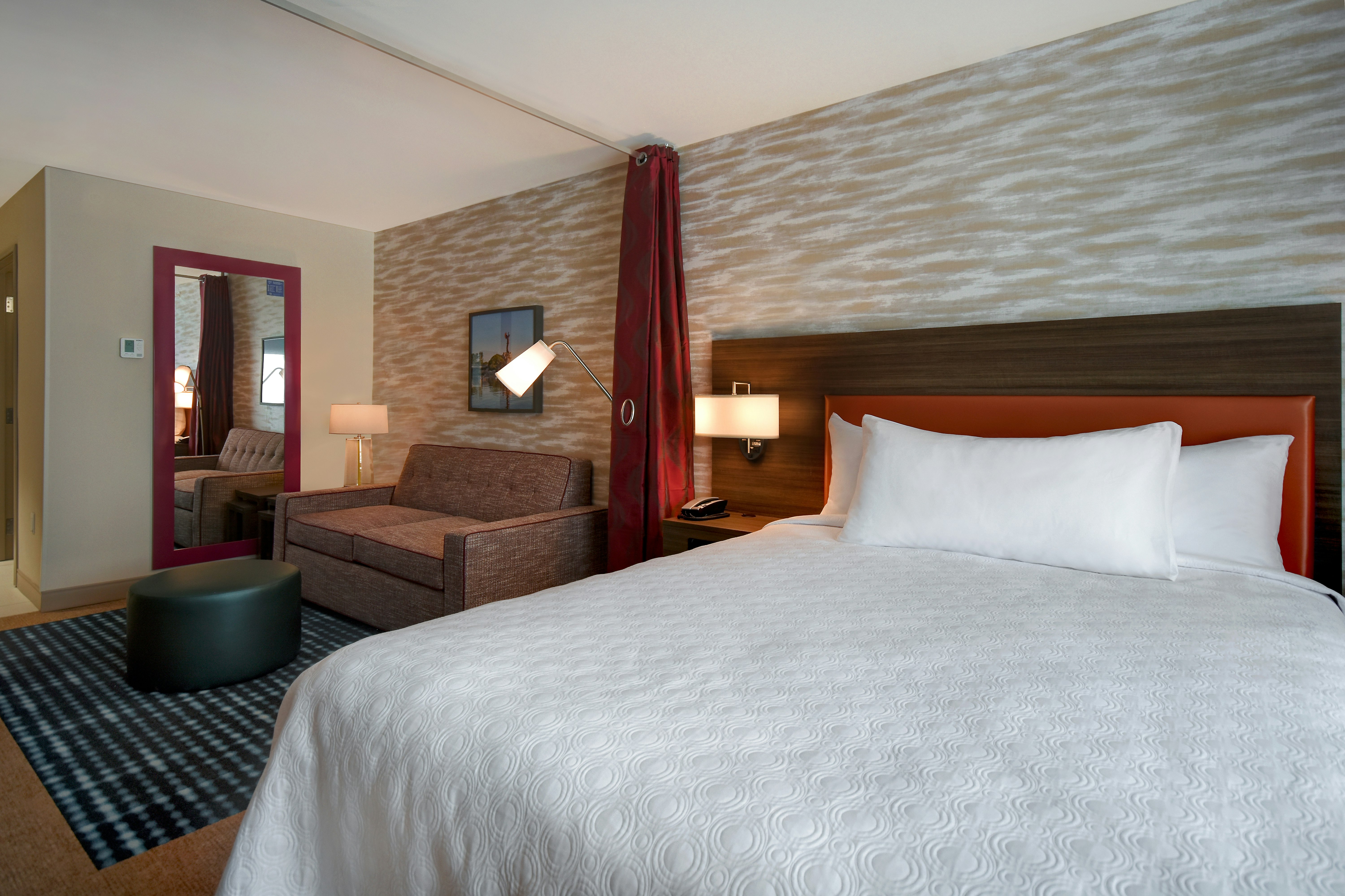 STUDIO, QUEEN BED