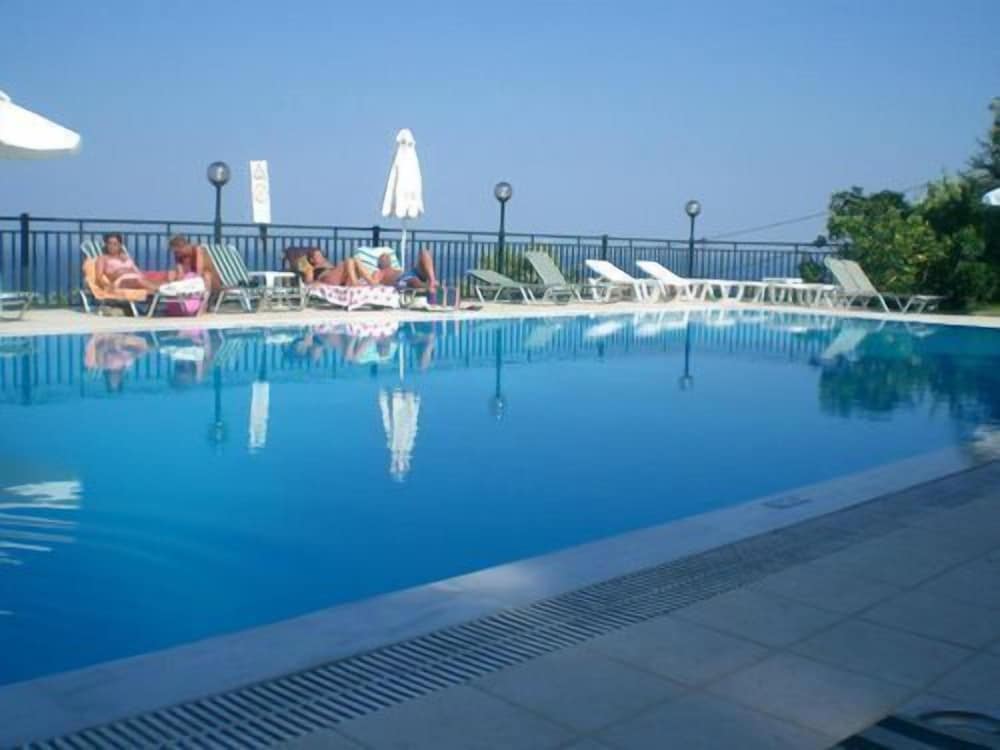ARONIS APARTMENTS 49/58