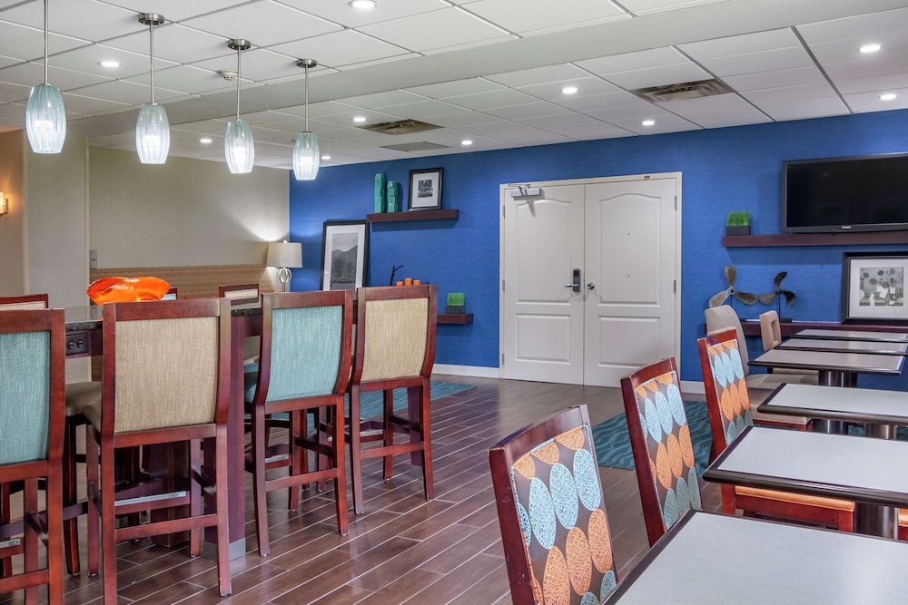 Hampton Inn Adel 30/45