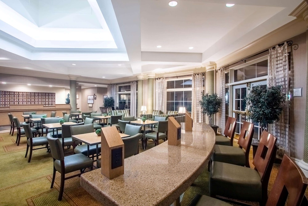 La Quinta Inn & Suites by Wyndham Charlotte Airport South 37/46
