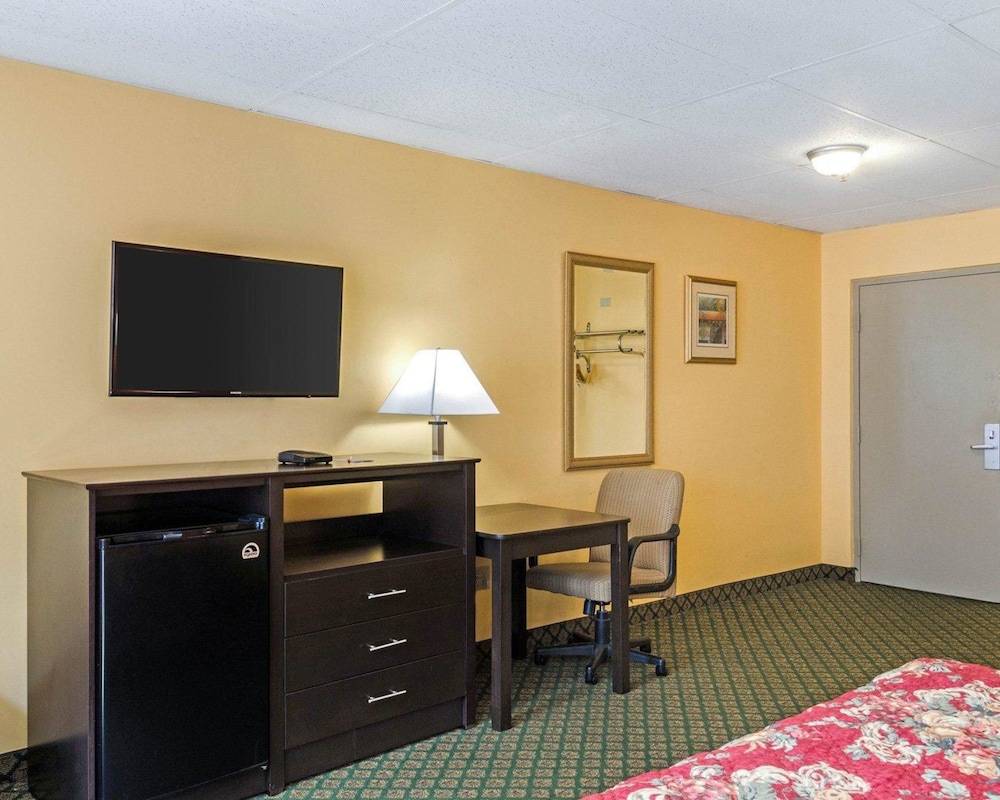 Framingham Inn 41/44