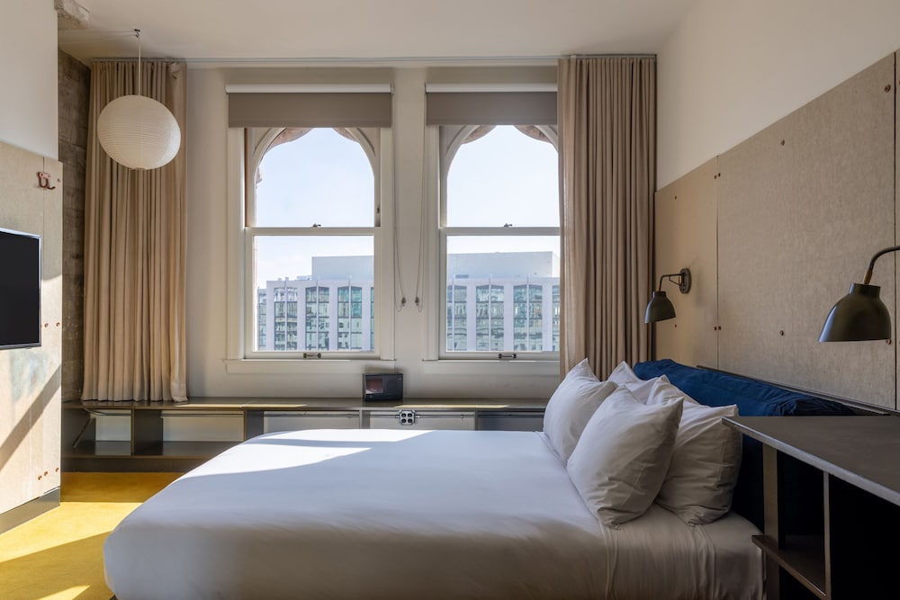 Renovated, Queen Bed
