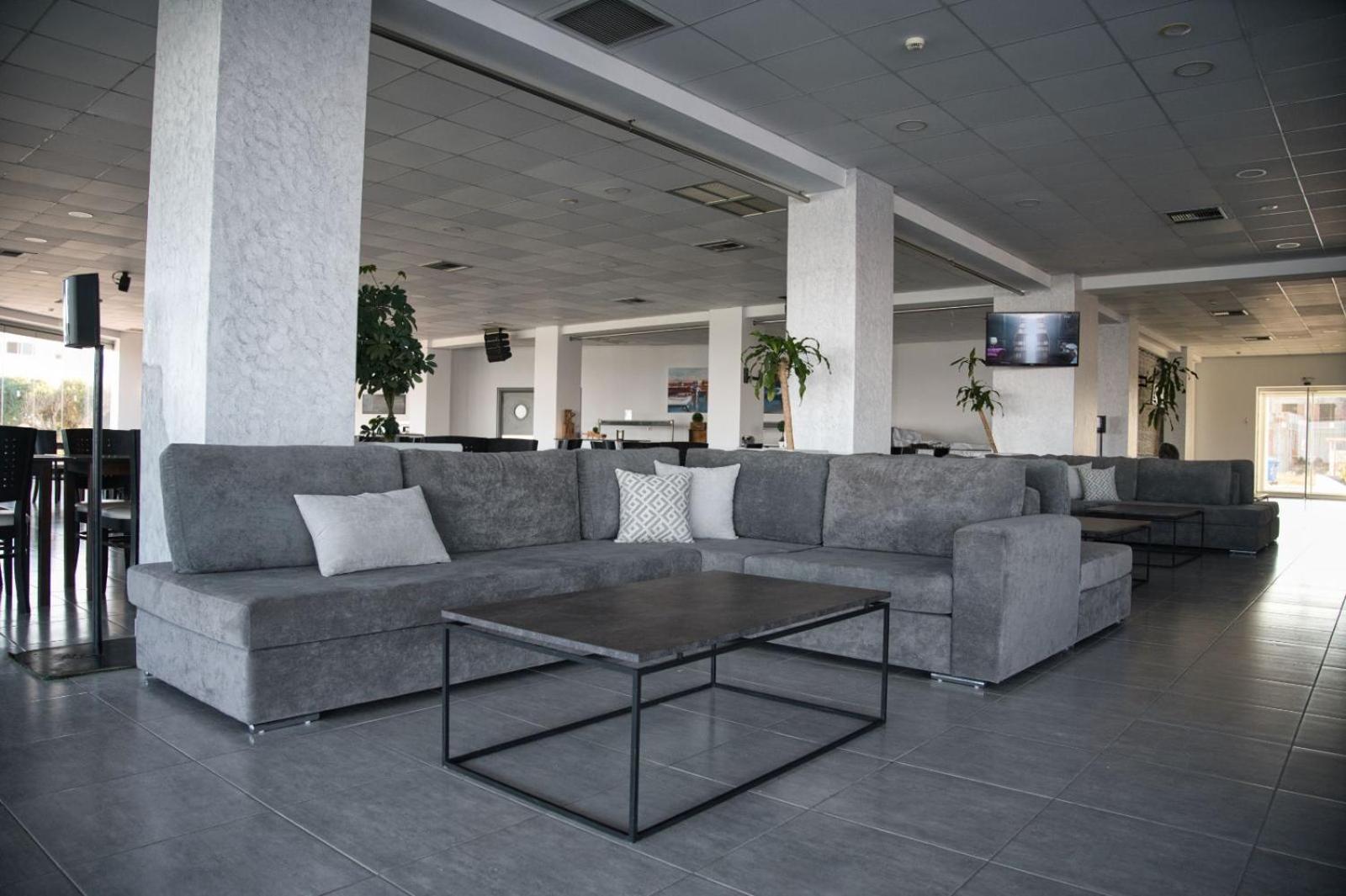 Royal Bay Suites 7/63