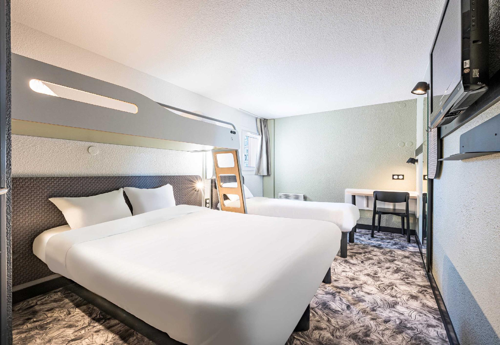 Room, Quadruple, 1 Double and 2 Bunk Beds