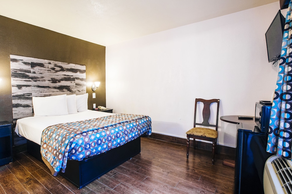 STANDARD, QUEEN BED