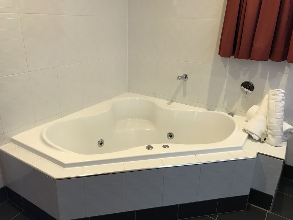 Sunseeker Motor Inn 59/66