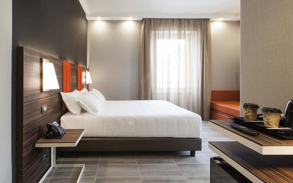 The Republic Hotel 40/59