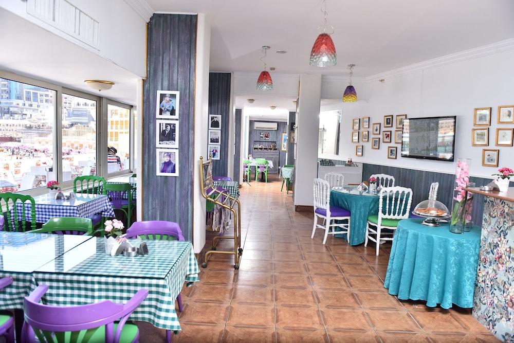 restaurant cafeteria
