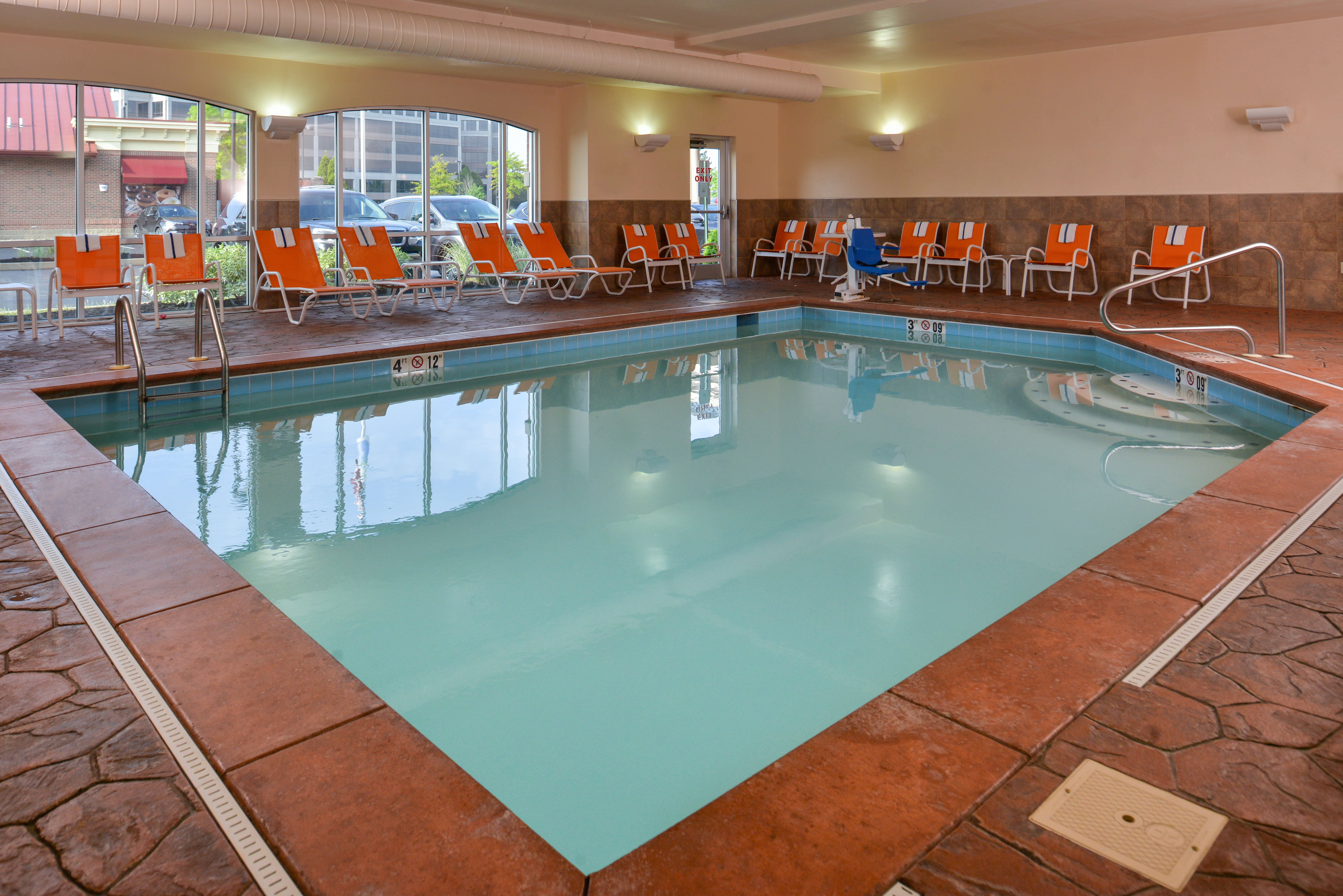 Holiday Inn Express Suites Cincinnati Mason 23/49