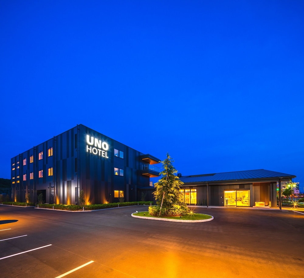 UNO HOTEL 3/58