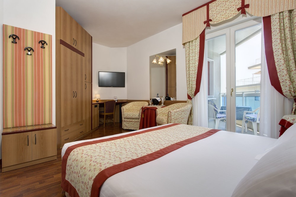 Hotel Cavalieri Palace 3/90