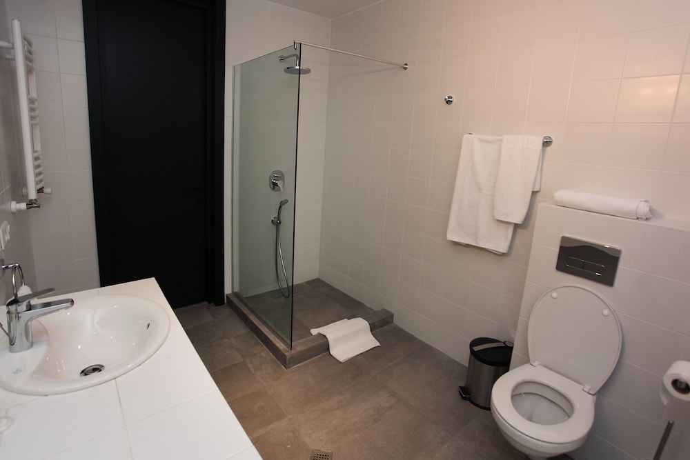 L M Club Hotel, Tbilisi 18/51