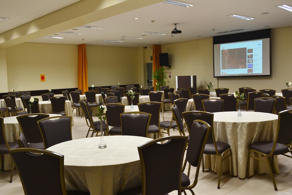 Golden Plaza Hotel 38/50