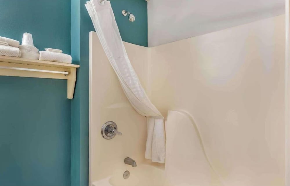Studio 6 Extended Stay Little Rock Southwest AR 27/50