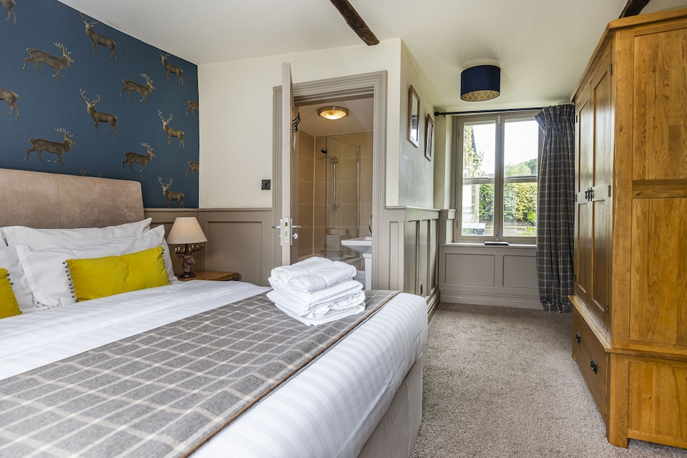 The Fleece Countryside Inn 6/50
