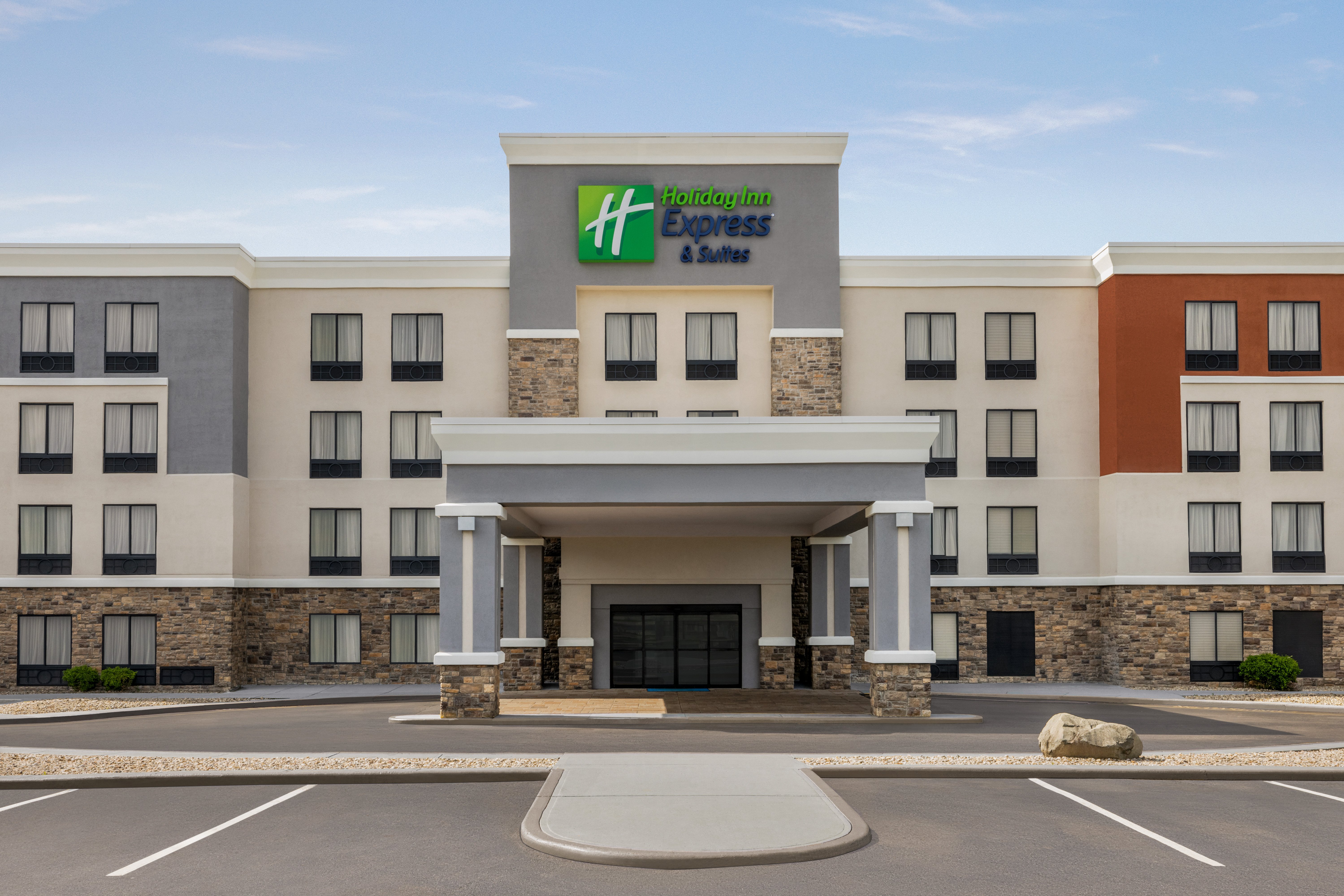 Holiday Inn Express And Suites Indianapolis W Airport Area 61/65
