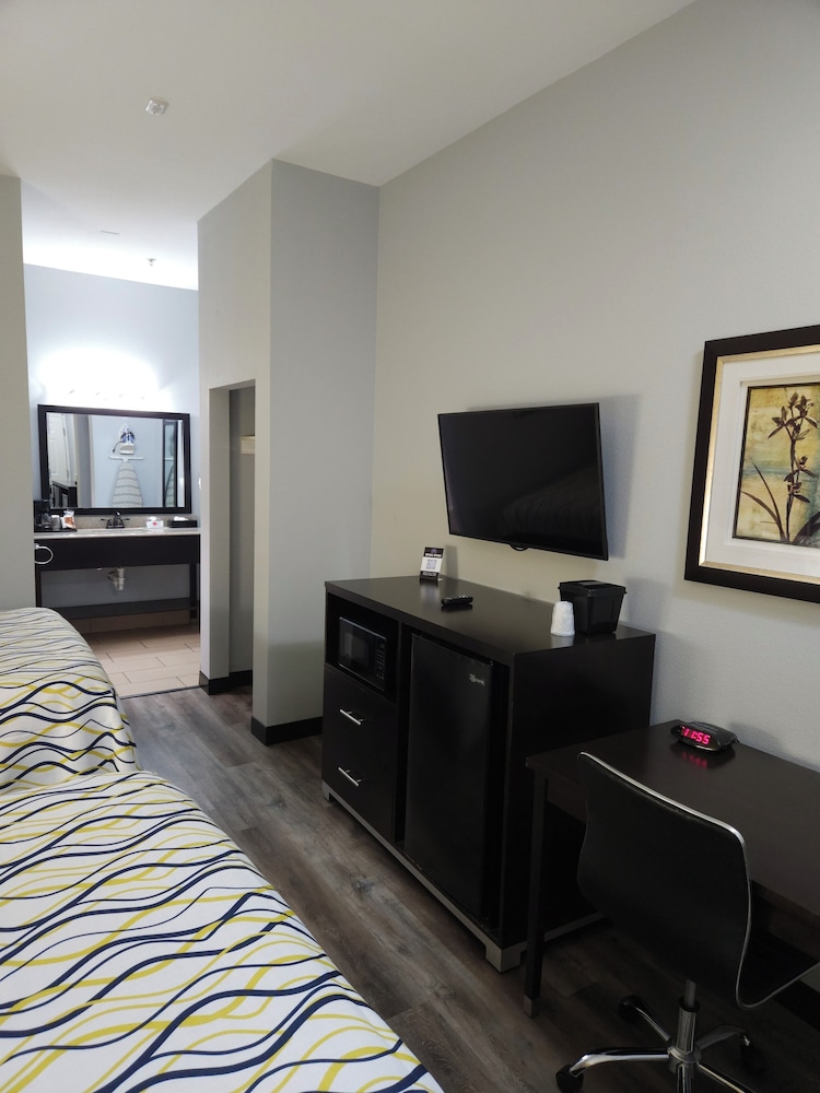 Executive Inn and Suites Tyler 35/51