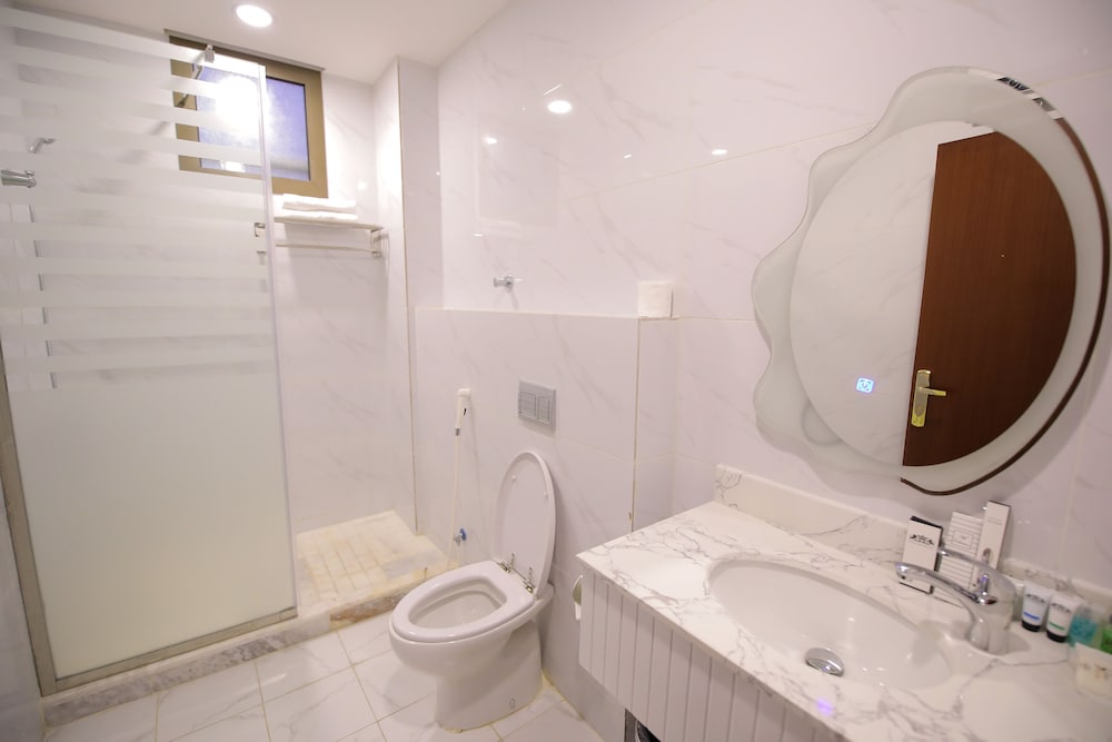 Laten Suites Al Salim Plaza 54/55