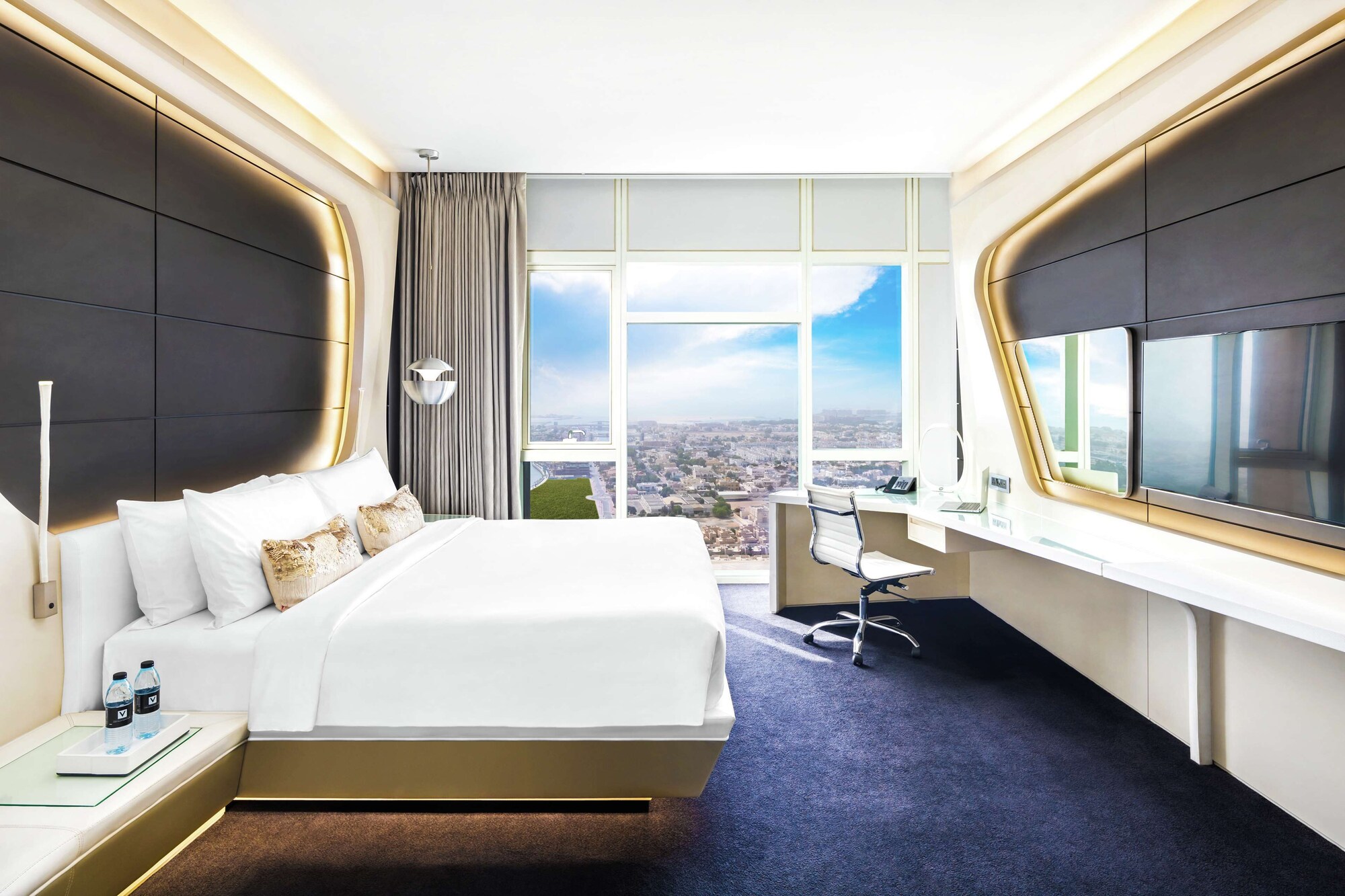 DELUXE, KING BED, CANAL VIEW