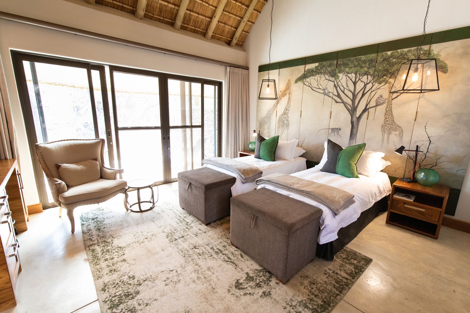 LUXURY, SUITE
