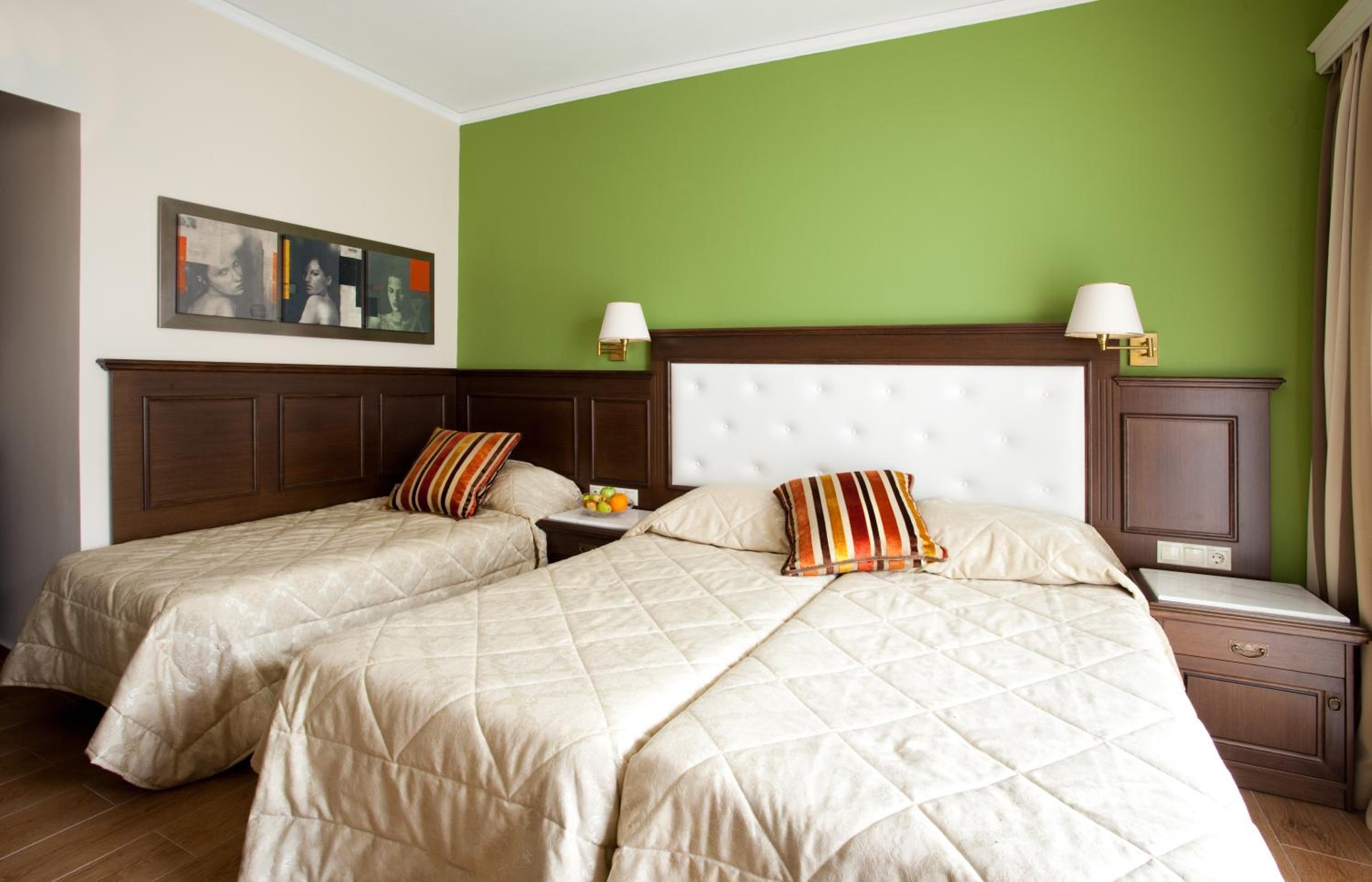 Room, Triple
