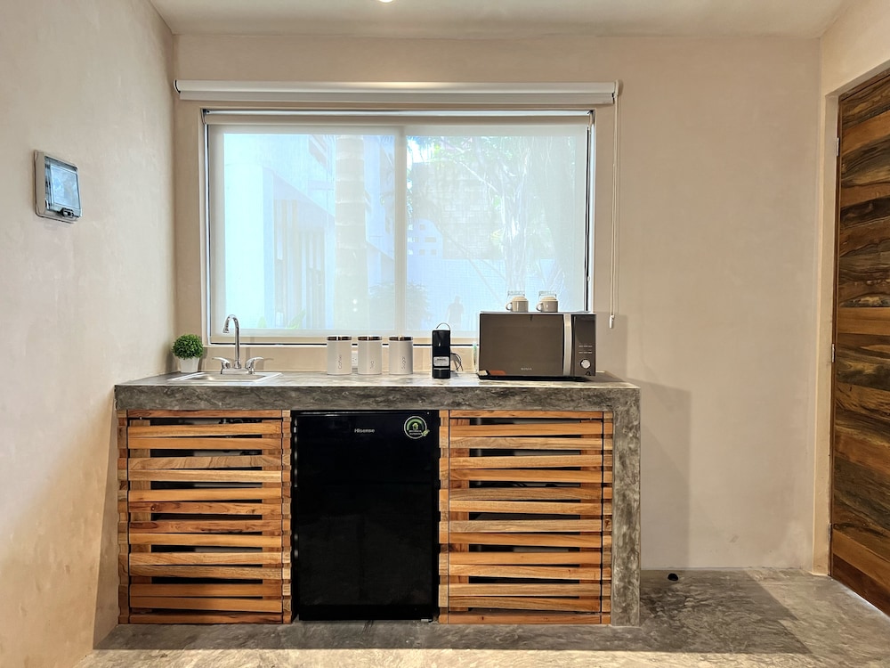 ELITE, QUEEN BED, GARDEN VIEW