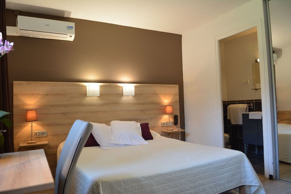 Hotel Le Grillon 14/25