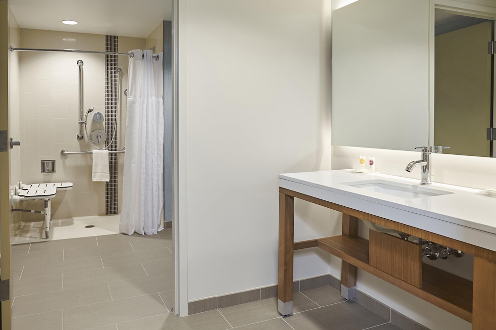 Hyatt Place Toronto Mississauga Centre 56/57