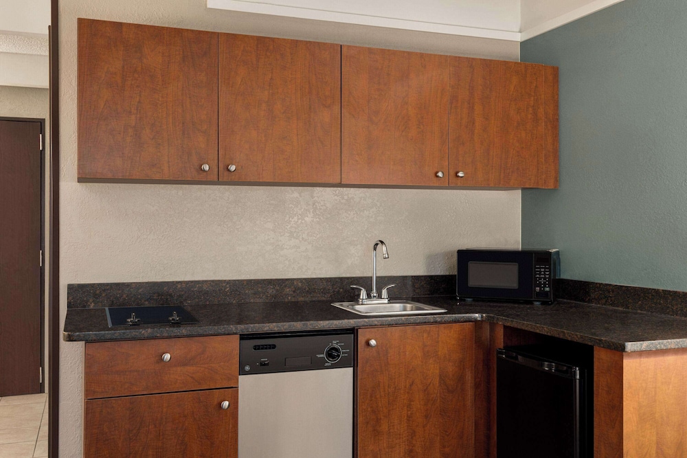 AmericInn by Wyndham Grand Rapids Airport North 12/62