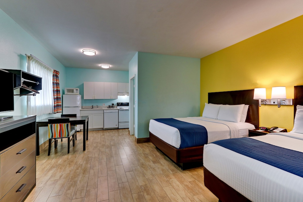 OYO The Island Hotel 32/76