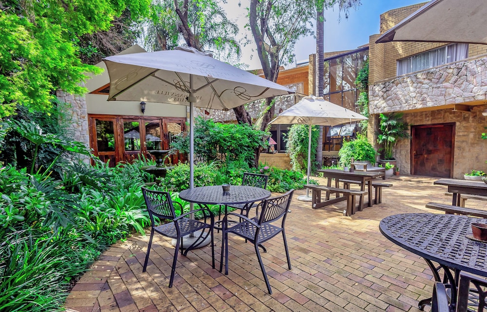 Sunward Park Guesthouse 35/50