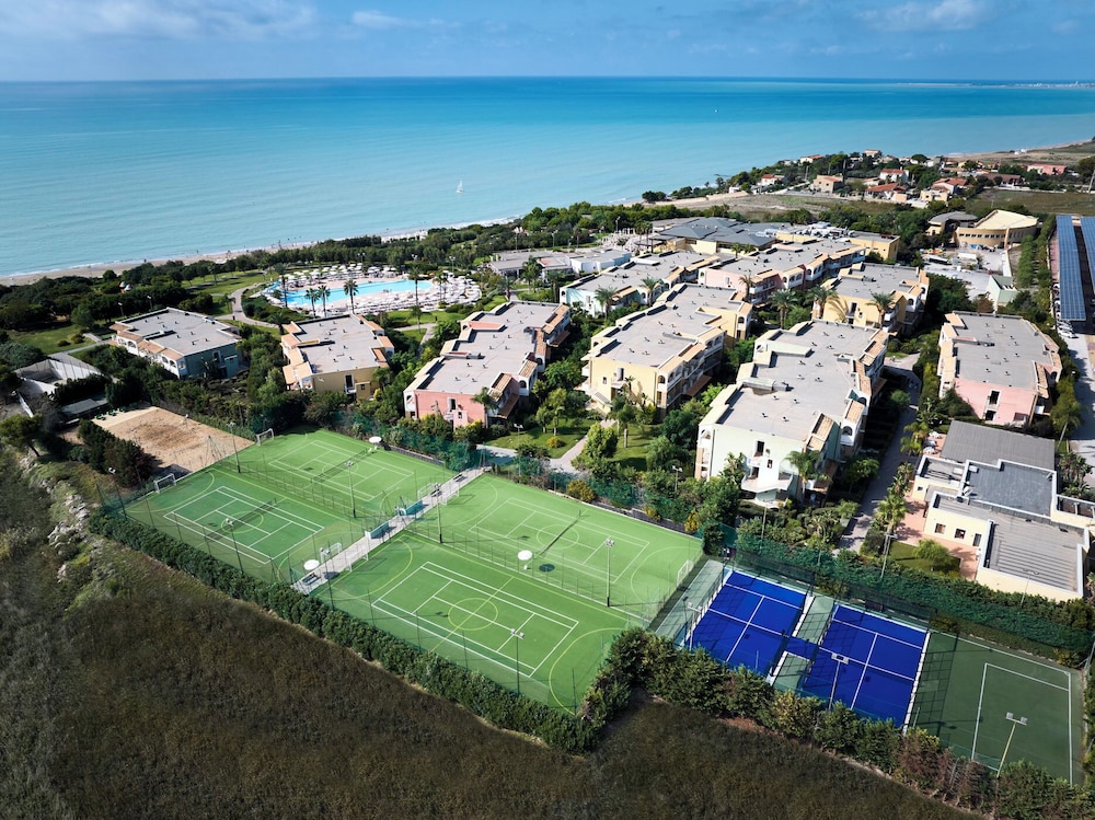Serenusa Resort 34/35