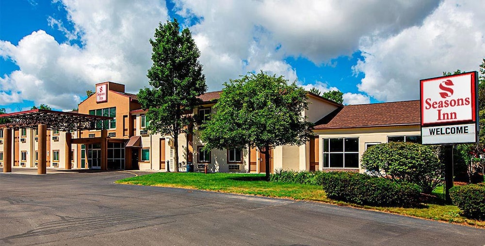 Seasons Inn Traverse City 41/45