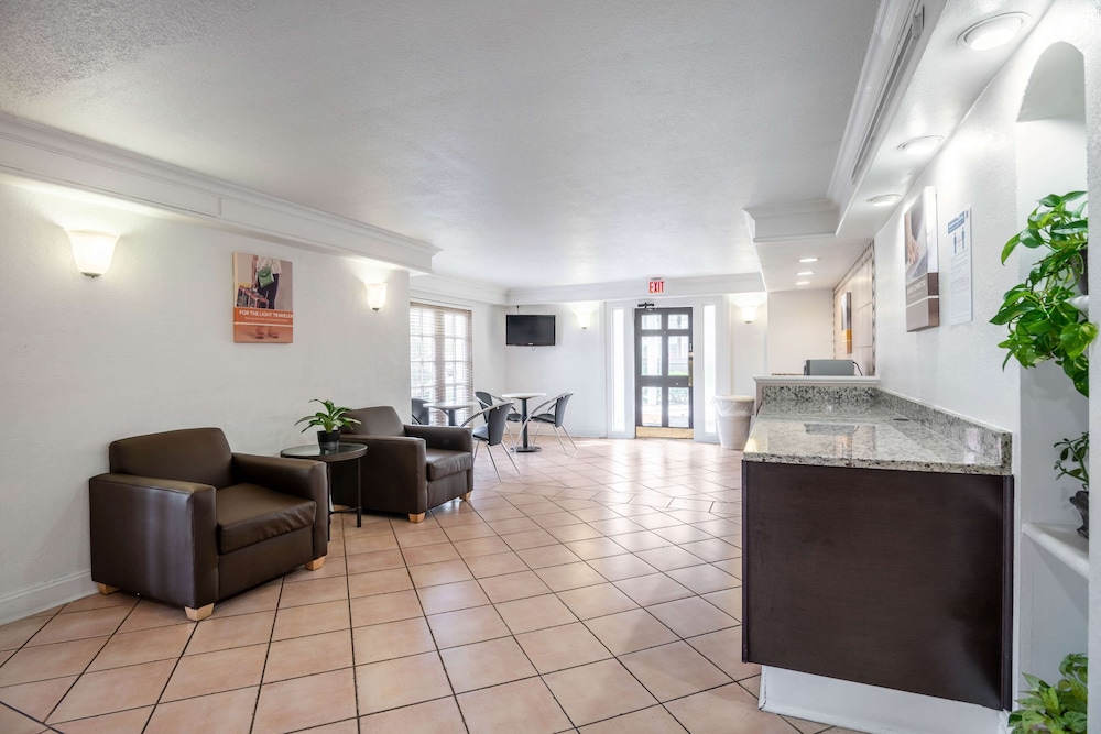 Motel6 Hazelwood, MO 34/46