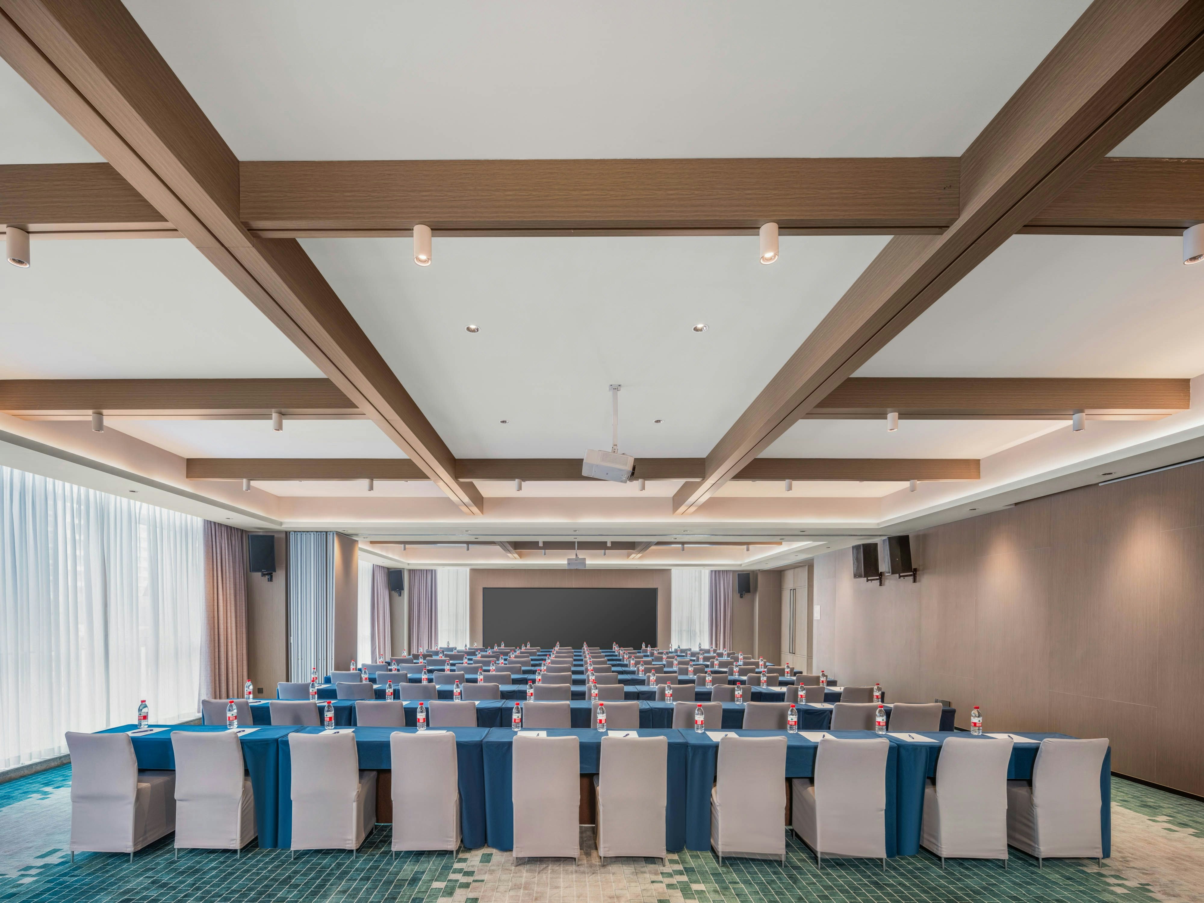 Holiday Inn Express Taizhou Toumen Port 36/43