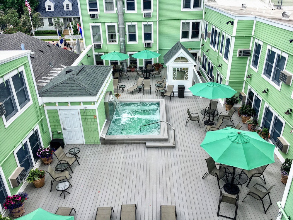 Murray Hotel 6/35