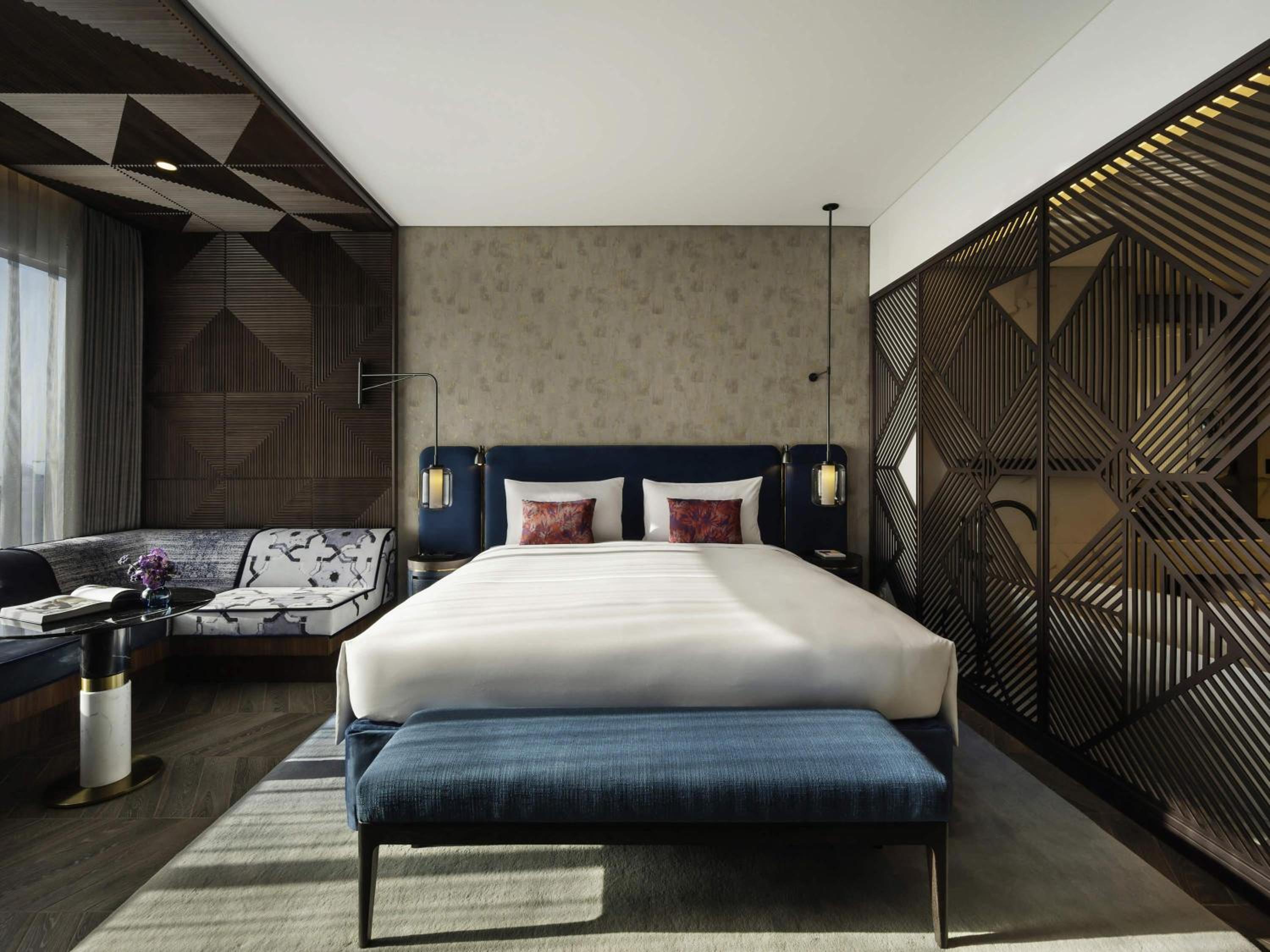 Marina, Studio, King Bed, Skyline View