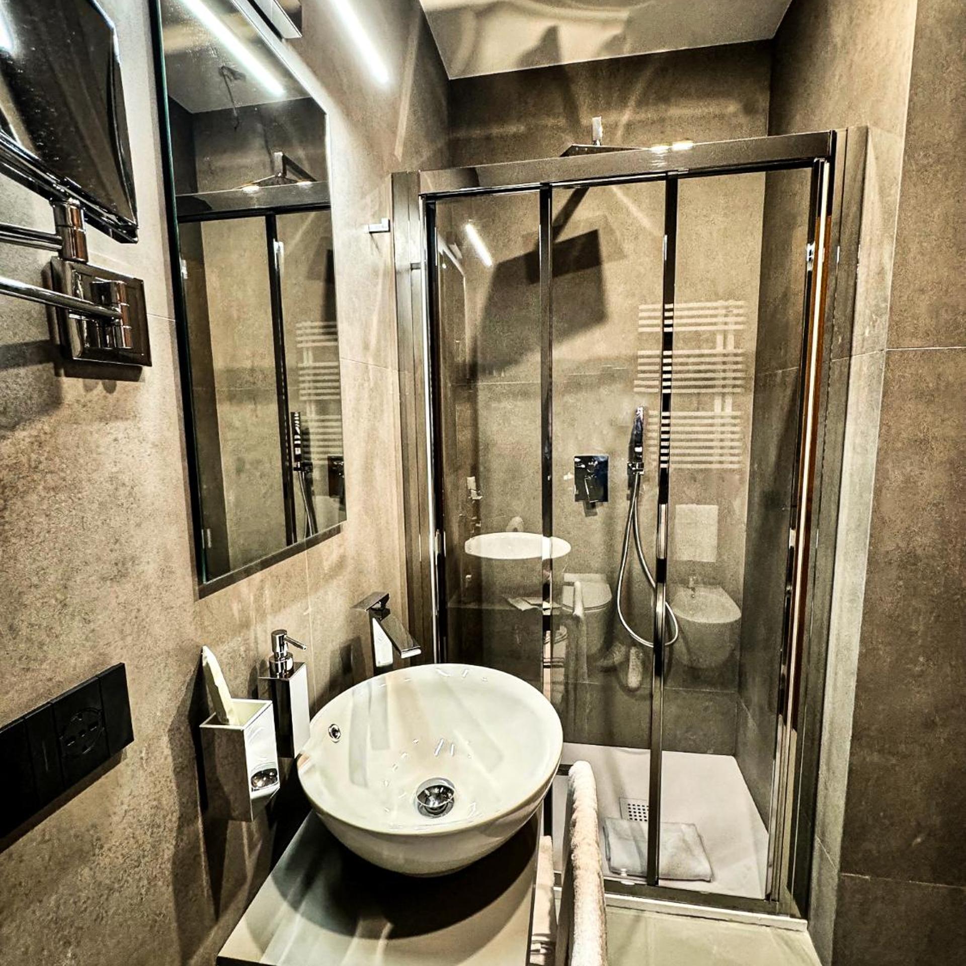 J Maluni City Hotel 48/49
