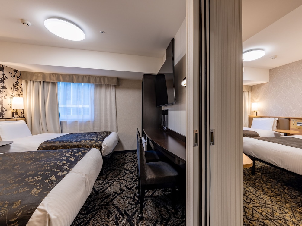 Connecting, 4 Beds