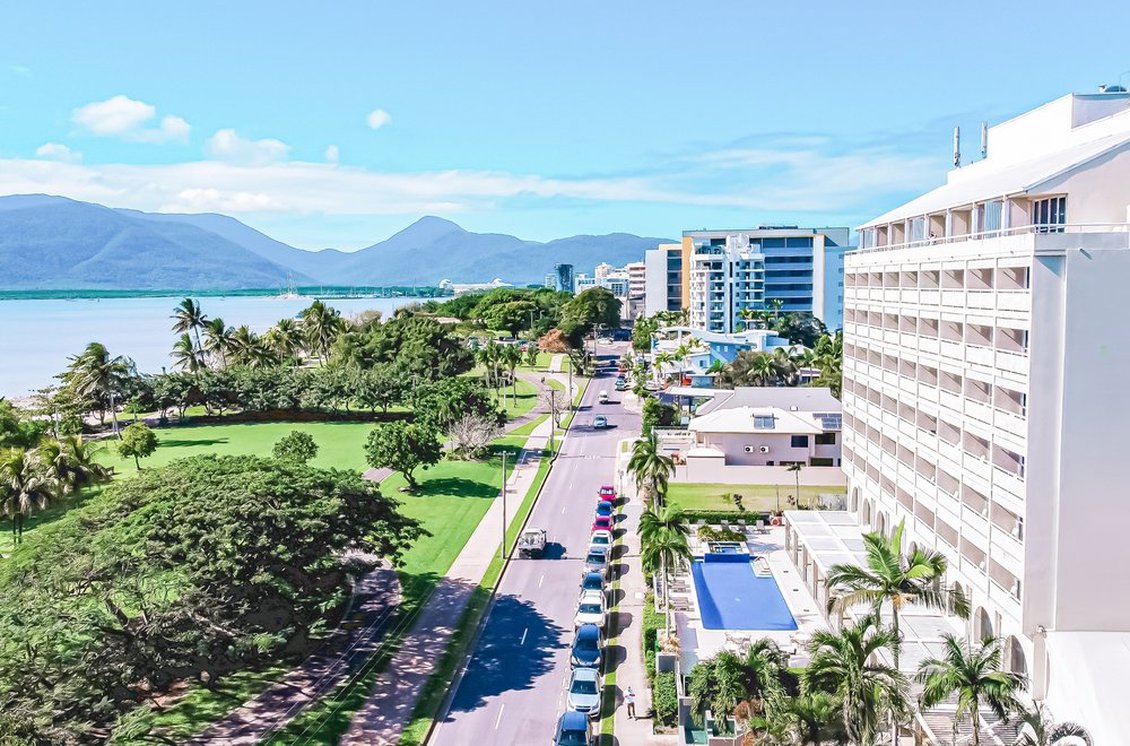 Cairns Harbourside Hotel 54/60