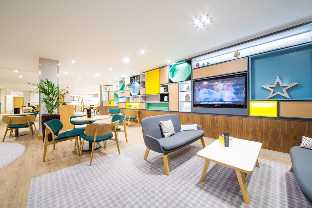 Holiday Inn Gatwick Airport 45/75