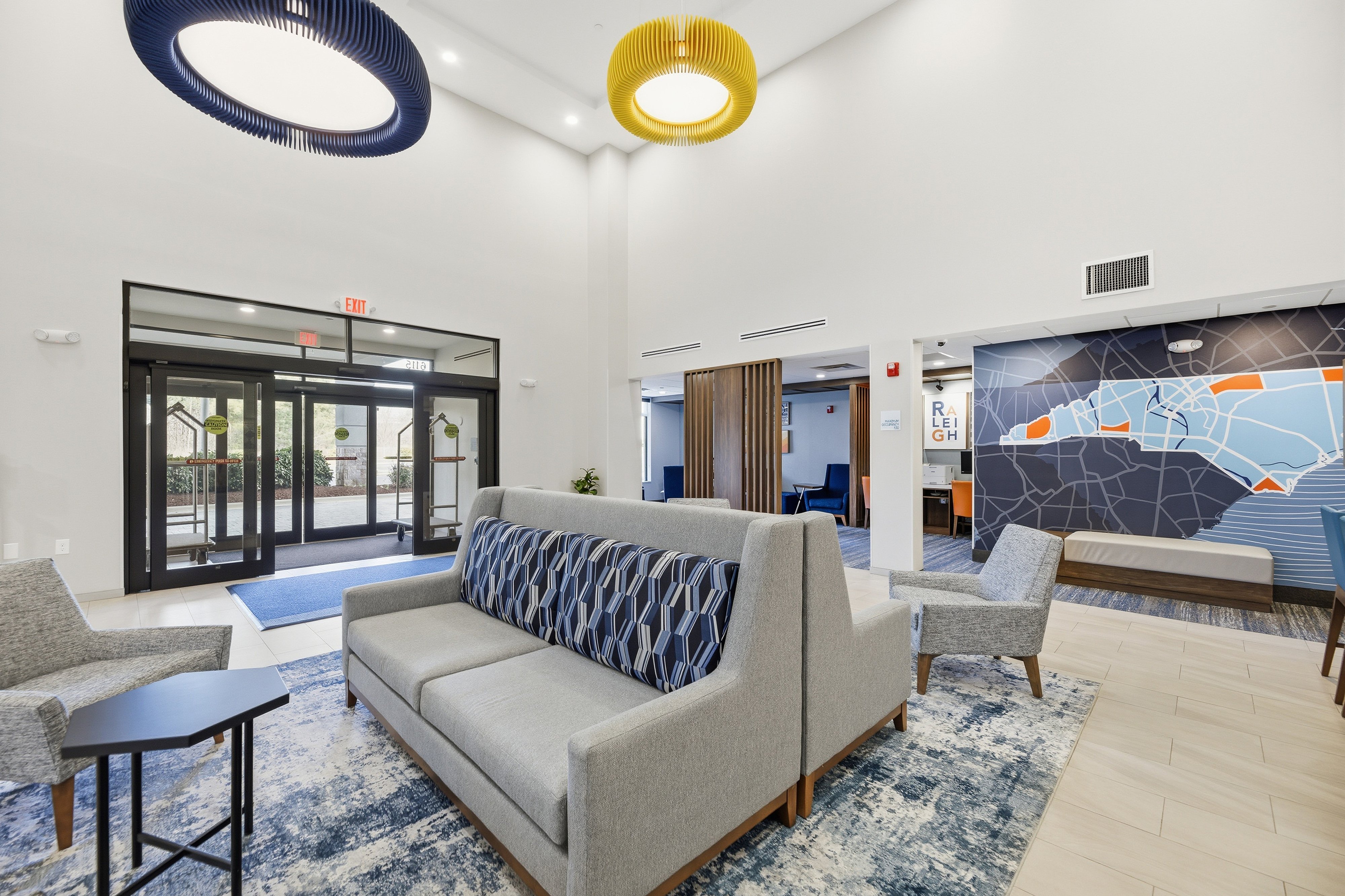 Holiday Inn Express & Suites Raleigh West - Lenovo Center 83/102