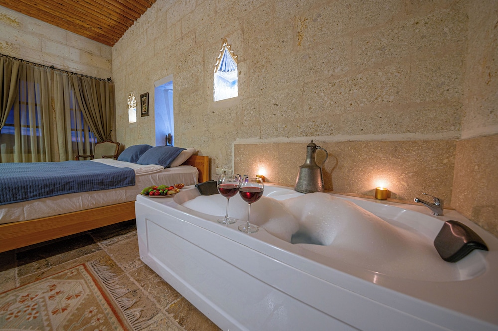 Kapalos Cave Hotel 4/47