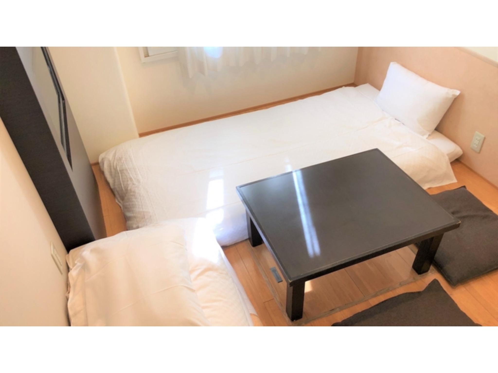 Flat, 2 Futon Beds