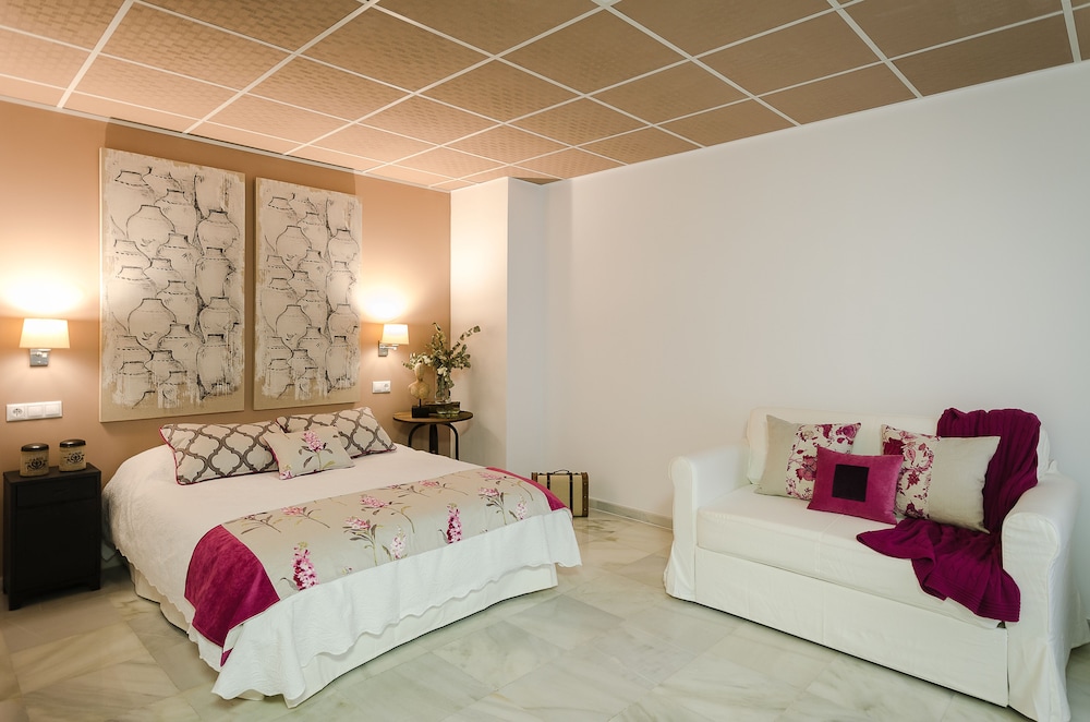 STUDIO, SUITE, PRIVATE BATHROOM