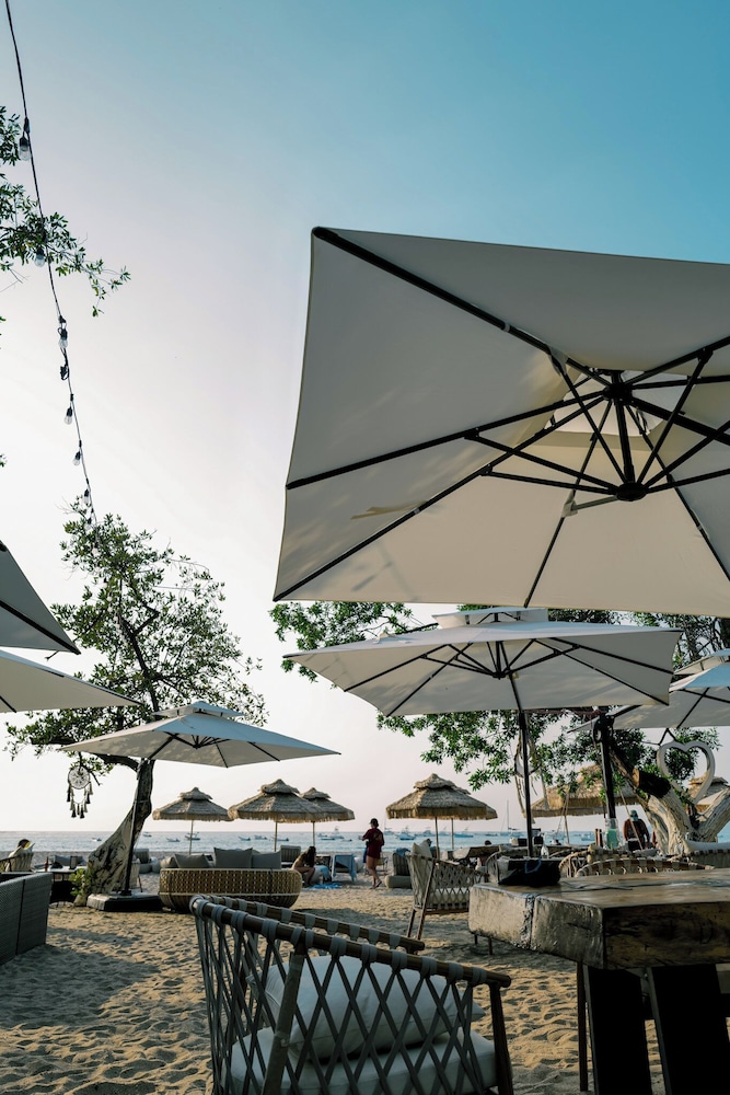 Ocho Artisan Bungalows 2/80