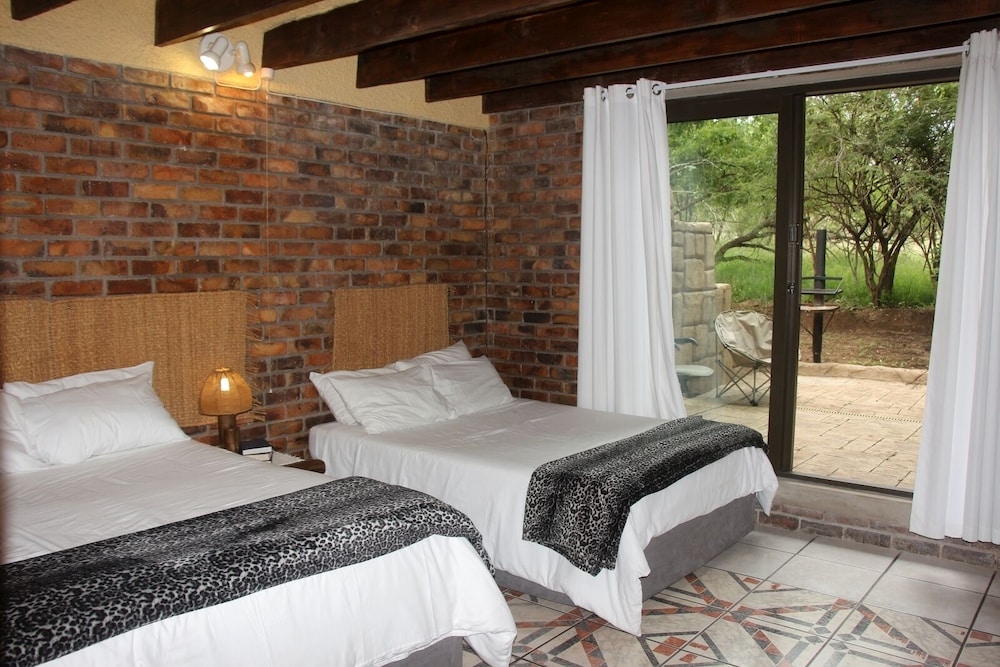 ROOM, DOUBLE BED