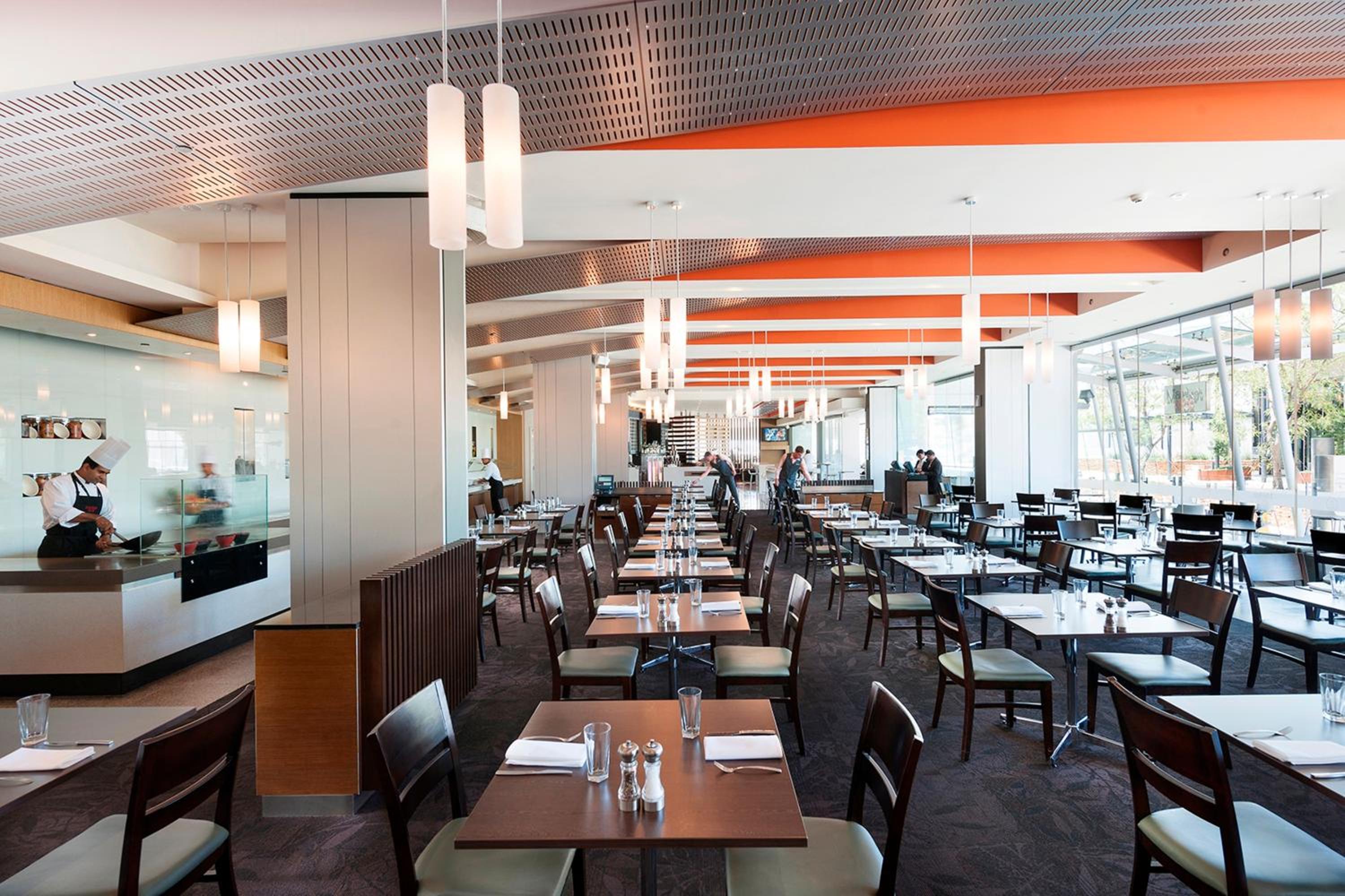 CROWN PROMENADE PERTH 44/55
