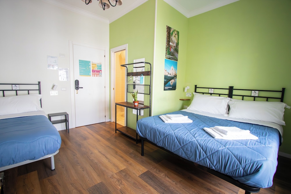 DELUXE, DOUBLE BED